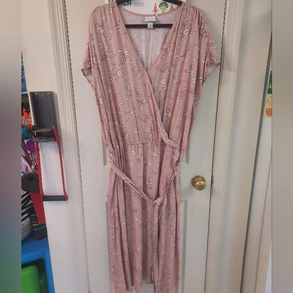 Ava & Viv Pink Floral Flutter Sleeves Tie Waist Crossover Dress in Size 3X - Picture 2 of 13
